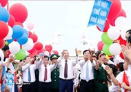Top leader attends flag-raising ceremony in Quang Tri